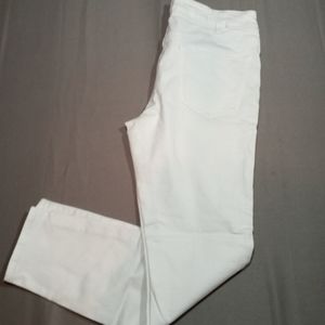 Silver Jeans White Avery Skinny Size W30/L29 *Flaw*